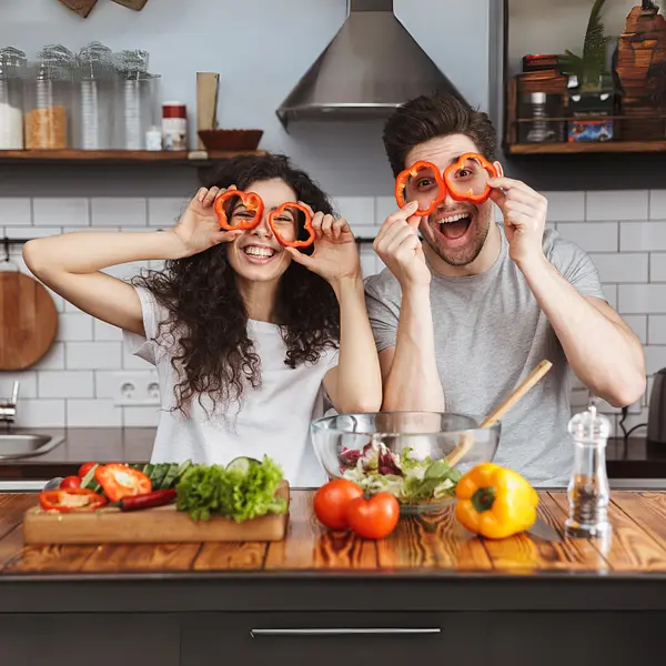 Amor en la Cocina: Beneficios de Cocinar en Pareja