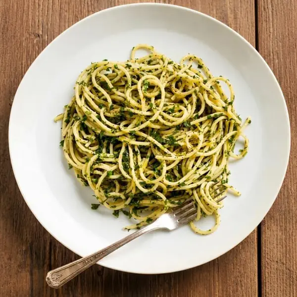 Espaguetis a la Finas Hierbas con Spirulina