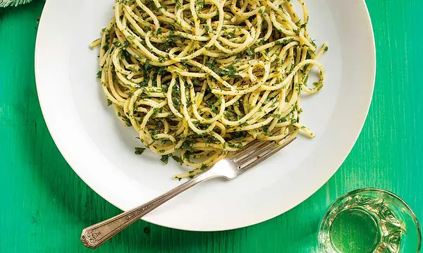Espaguetis a la Finas Hierbas con Spirulina