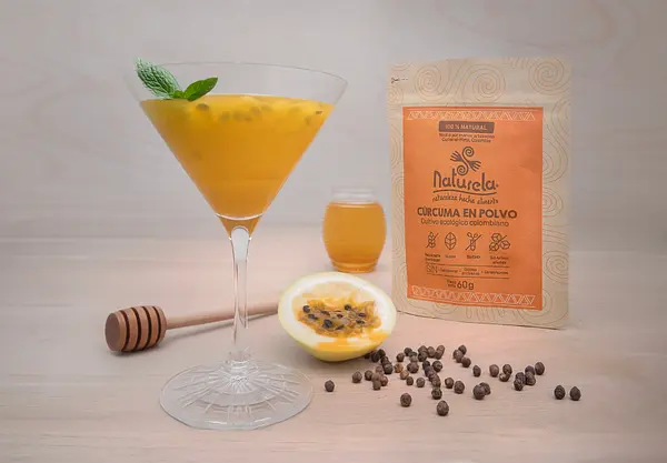 Cóctel Rayito de Sol con Cúrcuma
